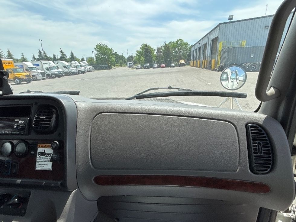 Medium Duty Box Truck-Light and Medium Duty Trucks-Freightliner-2023-M2-Mississauga-ON-147,968\n\t\tkm-$ 100,000 - Image 21