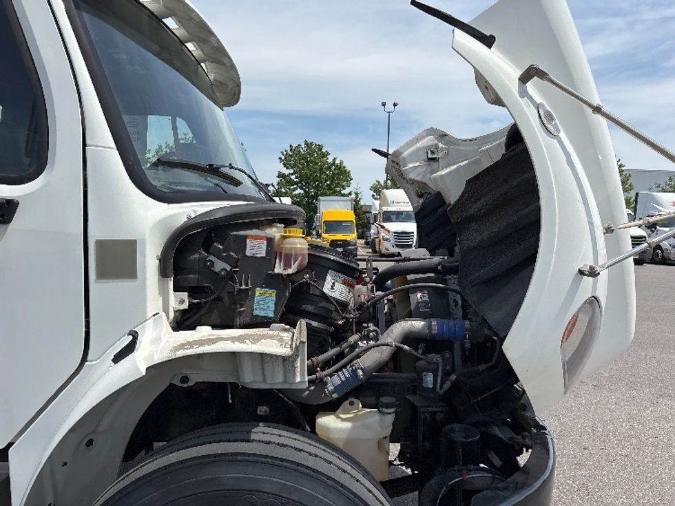 Medium Duty Box Truck-Light and Medium Duty Trucks-Freightliner-2023-M2-Mississauga-ON-147,968\n\t\tkm-$ 100,000 - Image 23