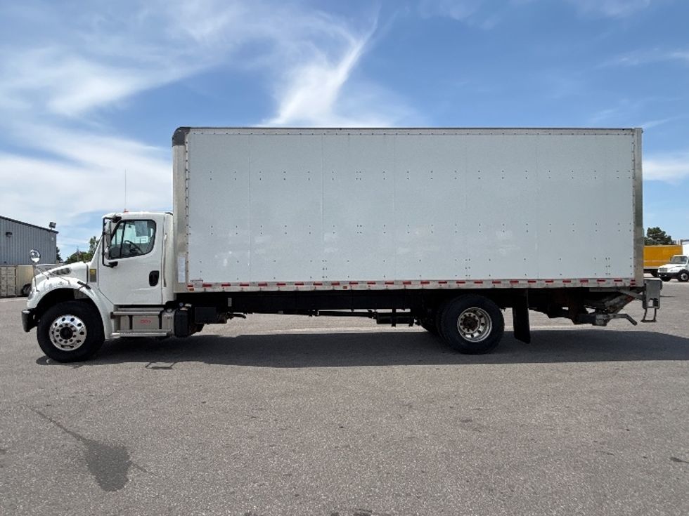 Medium Duty Box Truck-Light and Medium Duty Trucks-Freightliner-2023-M2-Mississauga-ON-147,968\n\t\tkm-$ 100,000 - Image 4