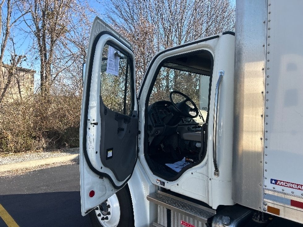 Medium Duty Box Truck-Light and Medium Duty Trucks-Freightliner-2023-M2-Nashville (Mount Juliet)-TN-226,470\n\t\tmiles-$ 59,250 - Image 16