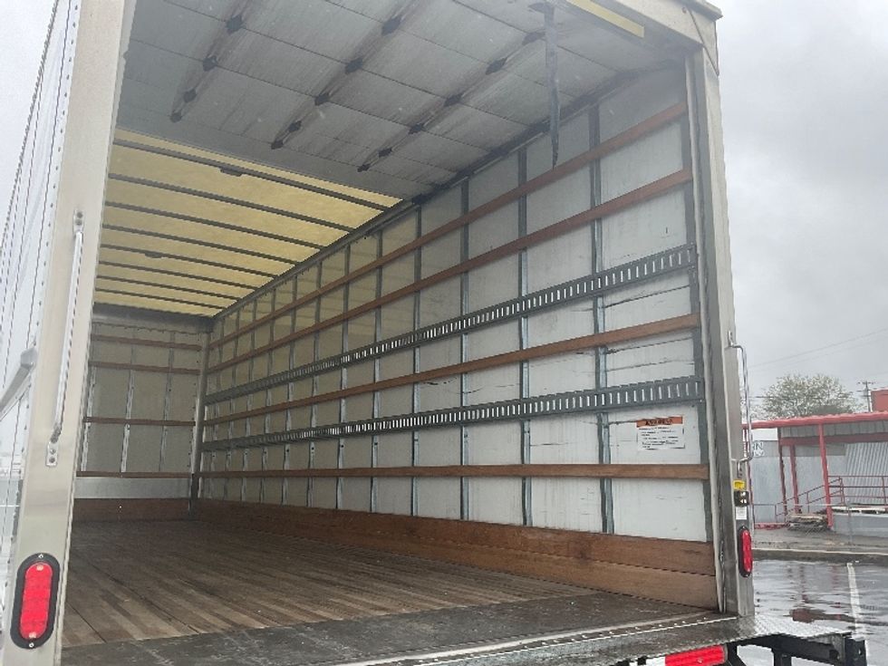 Medium Duty Box Truck-Light and Medium Duty Trucks-Freightliner-2023-M2-Nashville (Mount Juliet)-TN-333,313\n\t\tmiles-$ 42,250 - Image 12