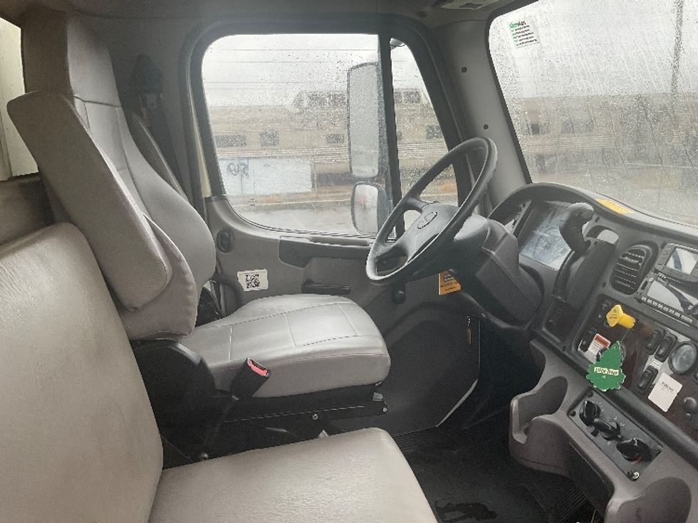 Medium Duty Box Truck-Light and Medium Duty Trucks-Freightliner-2023-M2-Nashville (Mount Juliet)-TN-333,313\n\t\tmiles-$ 42,250 - Image 22