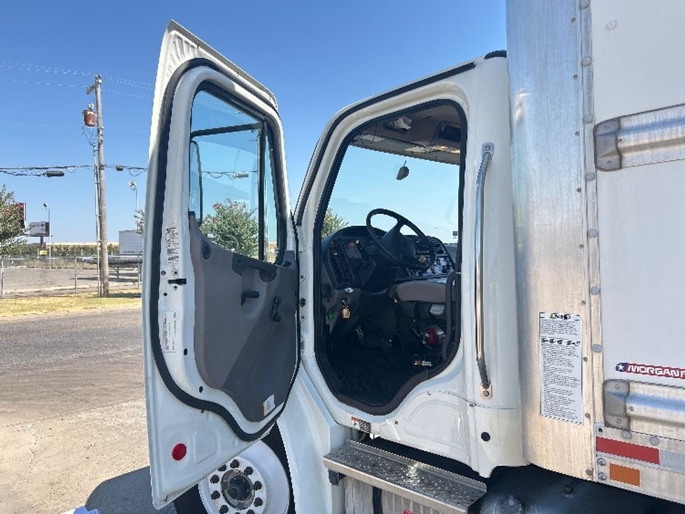 Medium Duty Box Truck-Light and Medium Duty Trucks-Freightliner-2023-M2-Oklahoma City-OK-189,855\n\t\tmiles-$ 70,750 - Image 16