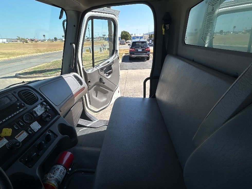 Medium Duty Box Truck-Light and Medium Duty Trucks-Freightliner-2023-M2-Oklahoma City-OK-189,855\n\t\tmiles-$ 70,750 - Image 19