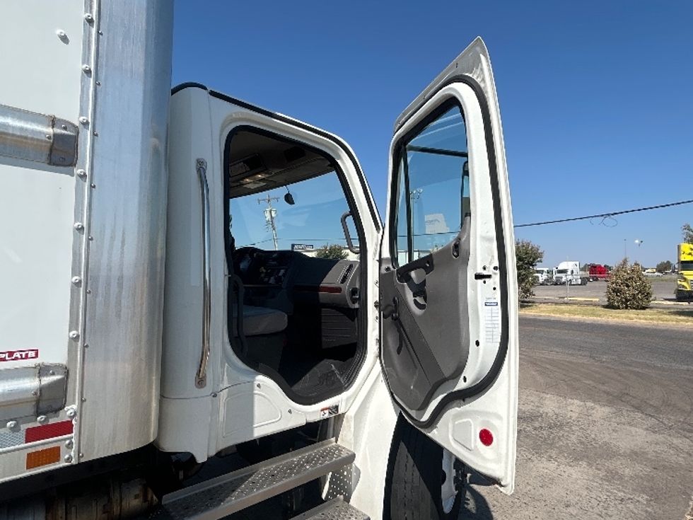 Medium Duty Box Truck-Light and Medium Duty Trucks-Freightliner-2023-M2-Oklahoma City-OK-189,855\n\t\tmiles-$ 70,750 - Image 20