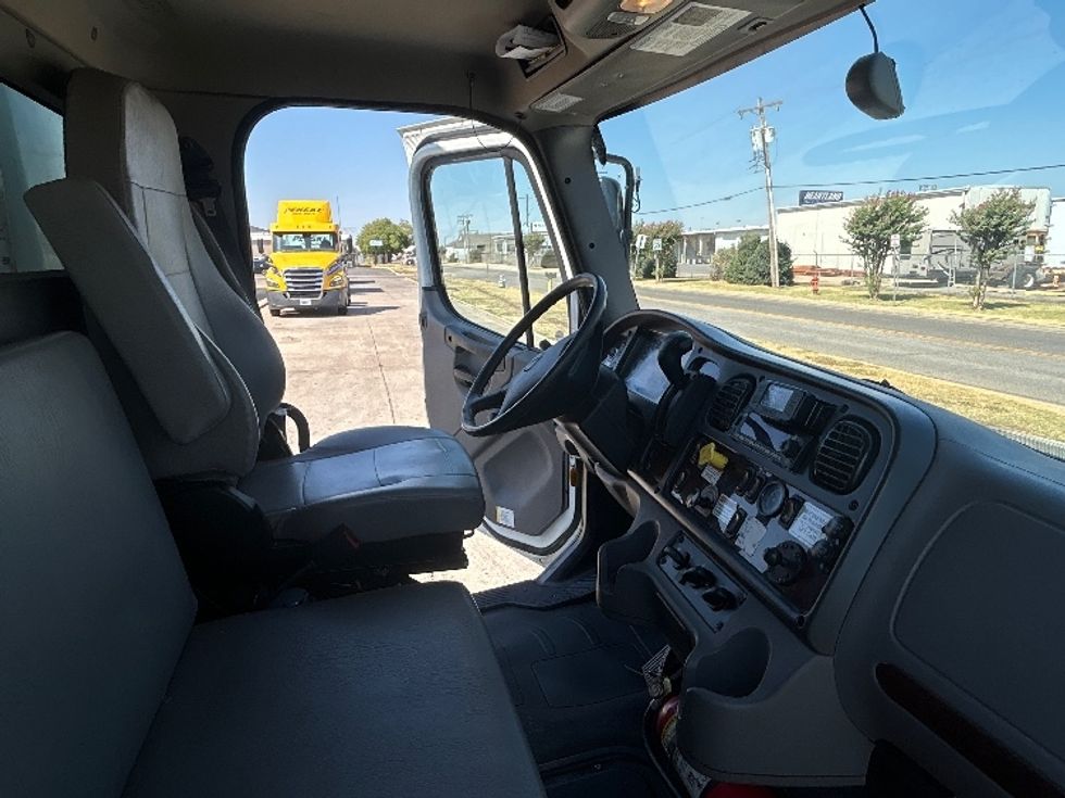 Medium Duty Box Truck-Light and Medium Duty Trucks-Freightliner-2023-M2-Oklahoma City-OK-189,855\n\t\tmiles-$ 70,750 - Image 22
