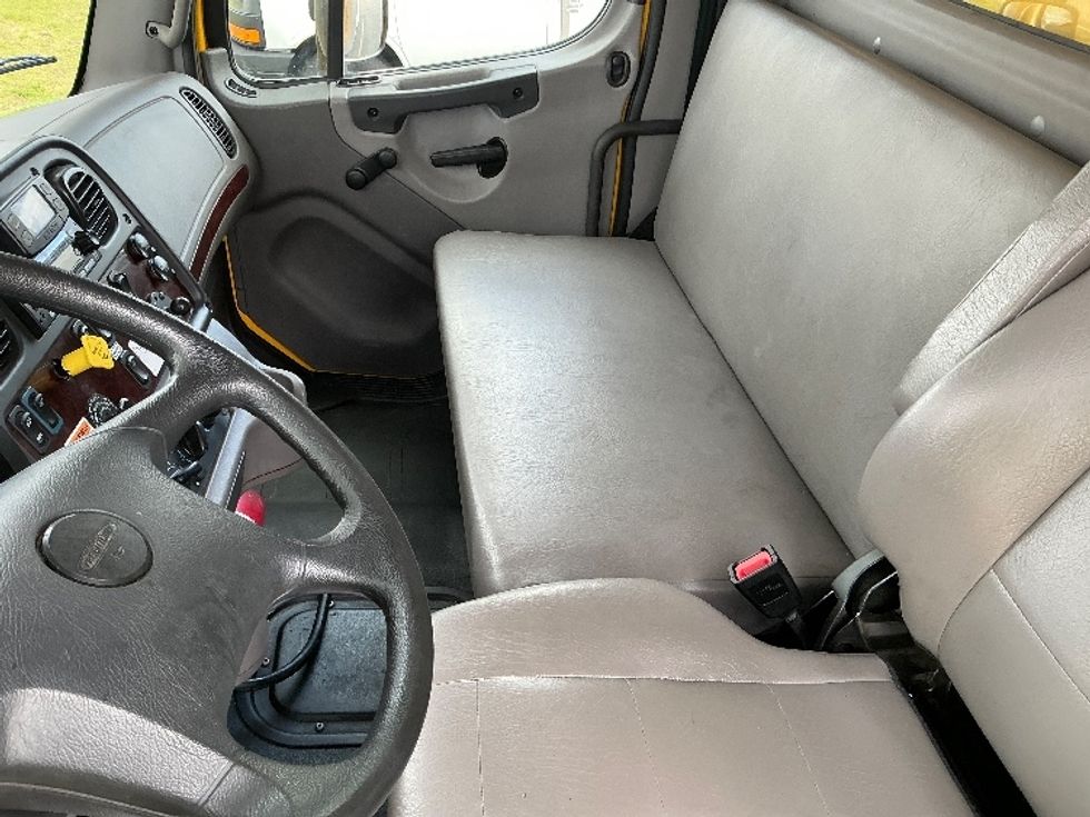 Medium Duty Box Truck-Light and Medium Duty Trucks-Freightliner-2023-M2-Olive Branch-MS-107,125\n\t\tmiles-$ 79,750 - Image 17