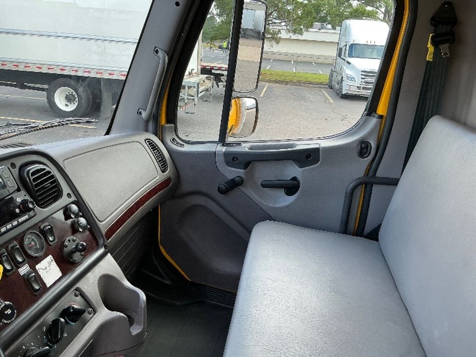 Medium Duty Box Truck-Light and Medium Duty Trucks-Freightliner-2023-M2-Olive Branch-MS-107,125\n\t\tmiles-$ 79,750 - Image 19