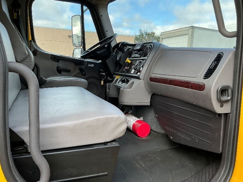 Medium Duty Box Truck-Light and Medium Duty Trucks-Freightliner-2023-M2-Olive Branch-MS-107,125\n\t\tmiles-$ 79,750 - Image 22