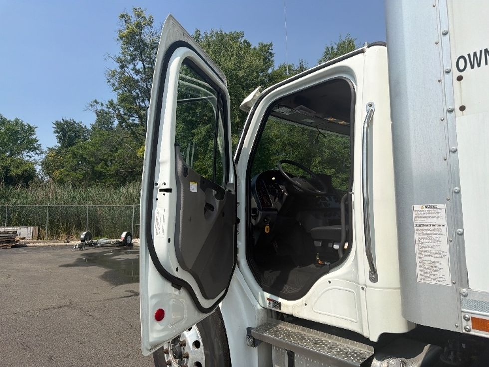 Medium Duty Box Truck-Light and Medium Duty Trucks-Freightliner-2023-M2-Parsippany-NJ-155,595\n\t\tmiles-$ 72,750 - Image 16