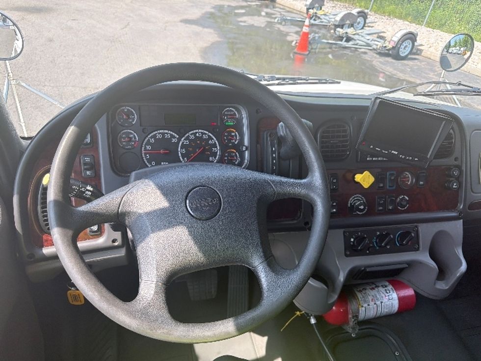 Medium Duty Box Truck-Light and Medium Duty Trucks-Freightliner-2023-M2-Parsippany-NJ-155,595\n\t\tmiles-$ 72,750 - Image 17