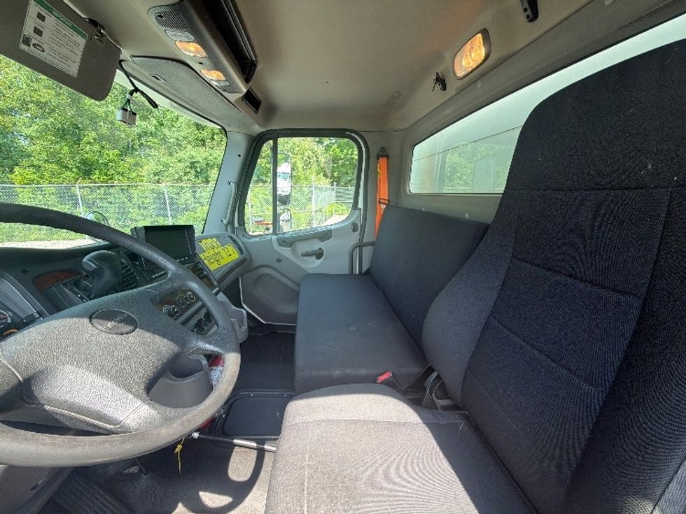 Medium Duty Box Truck-Light and Medium Duty Trucks-Freightliner-2023-M2-Parsippany-NJ-155,595\n\t\tmiles-$ 72,750 - Image 26