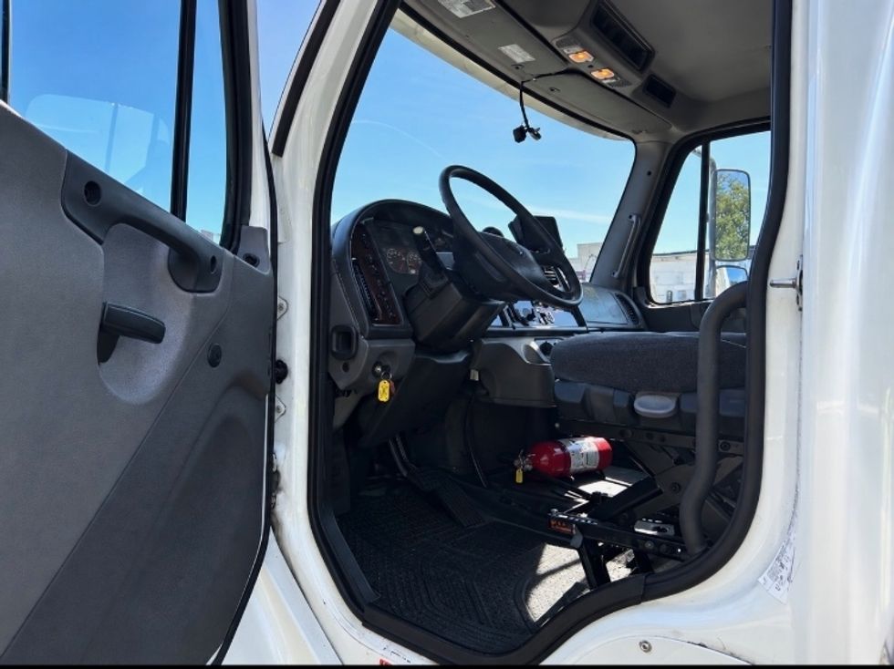 Medium Duty Box Truck-Light and Medium Duty Trucks-Freightliner-2023-M2-Parsippany-NJ-176,986\n\t\tmiles-$ 70,000 - Image 16