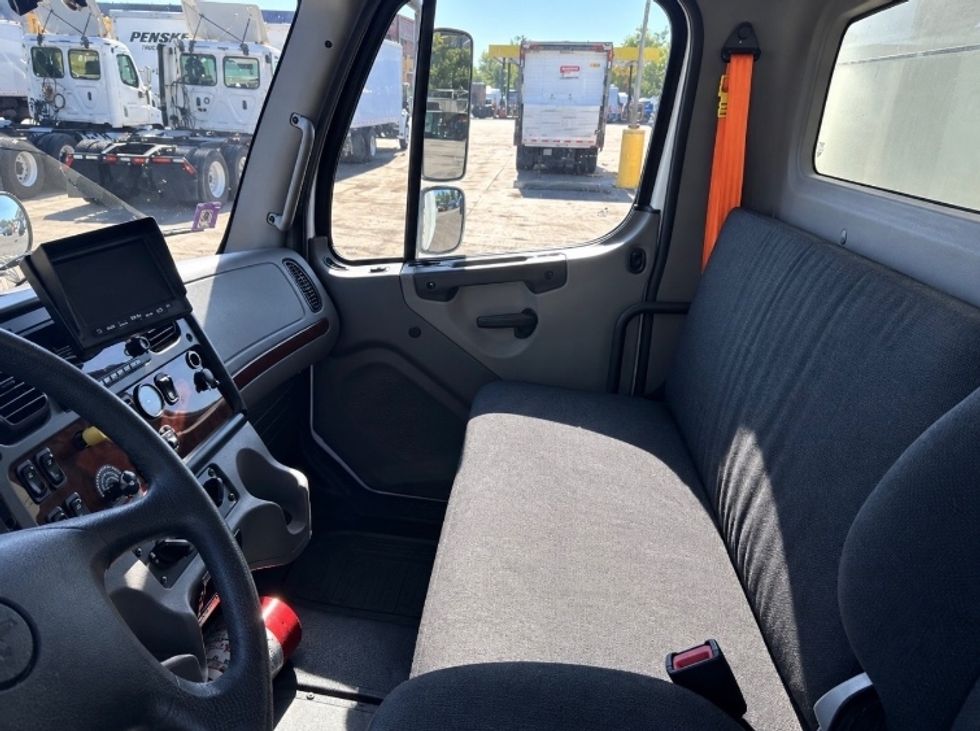 Medium Duty Box Truck-Light and Medium Duty Trucks-Freightliner-2023-M2-Parsippany-NJ-176,986\n\t\tmiles-$ 70,000 - Image 19