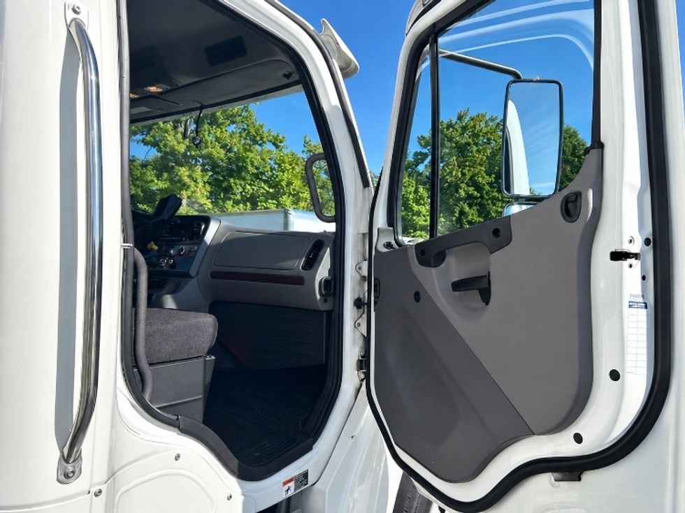 Medium Duty Box Truck-Light and Medium Duty Trucks-Freightliner-2023-M2-Parsippany-NJ-176,986\n\t\tmiles-$ 70,000 - Image 20