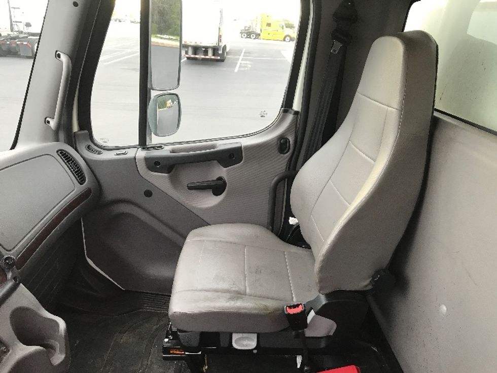 Medium Duty Box Truck-Light and Medium Duty Trucks-Freightliner-2023-M2-Pensacola-FL-187,965\n\t\tmiles-$ 66,250 - Image 19