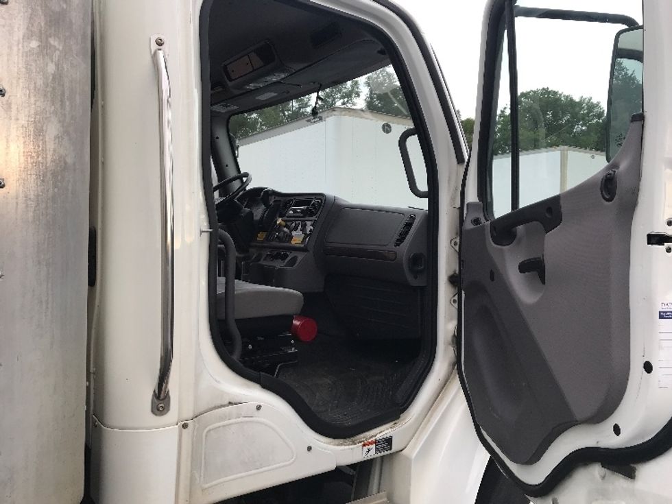 Medium Duty Box Truck-Light and Medium Duty Trucks-Freightliner-2023-M2-Pensacola-FL-187,965\n\t\tmiles-$ 66,250 - Image 20