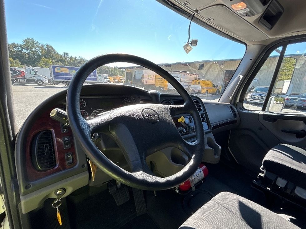 Medium Duty Box Truck-Light and Medium Duty Trucks-Freightliner-2023-M2-Pensacola-FL-221,447\n\t\tmiles-$ 66,250 - Image 17