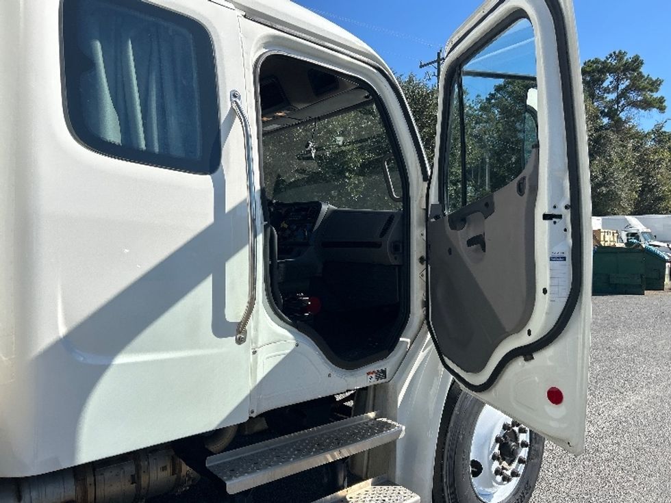 Medium Duty Box Truck-Light and Medium Duty Trucks-Freightliner-2023-M2-Pensacola-FL-221,447\n\t\tmiles-$ 66,250 - Image 19