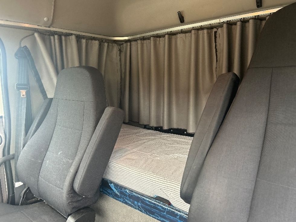 Medium Duty Box Truck-Light and Medium Duty Trucks-Freightliner-2023-M2-Pensacola-FL-221,447\n\t\tmiles-$ 66,250 - Image 24