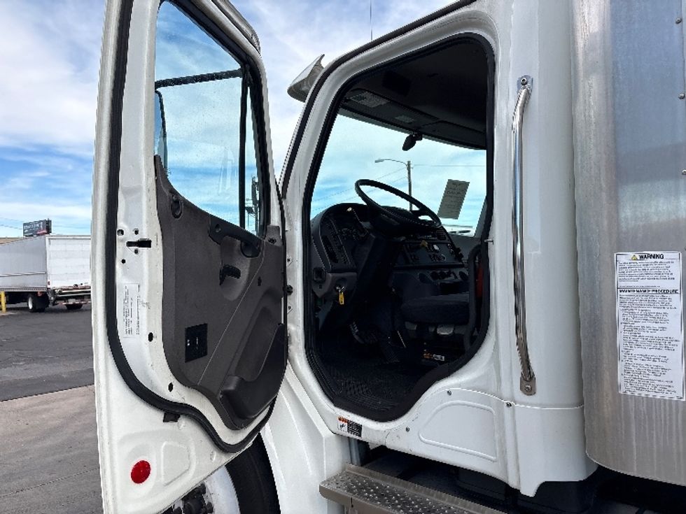 Medium Duty Box Truck-Light and Medium Duty Trucks-Freightliner-2023-M2-Phoenix-AZ-167,372\n\t\tmiles-$ 70,250 - Image 16
