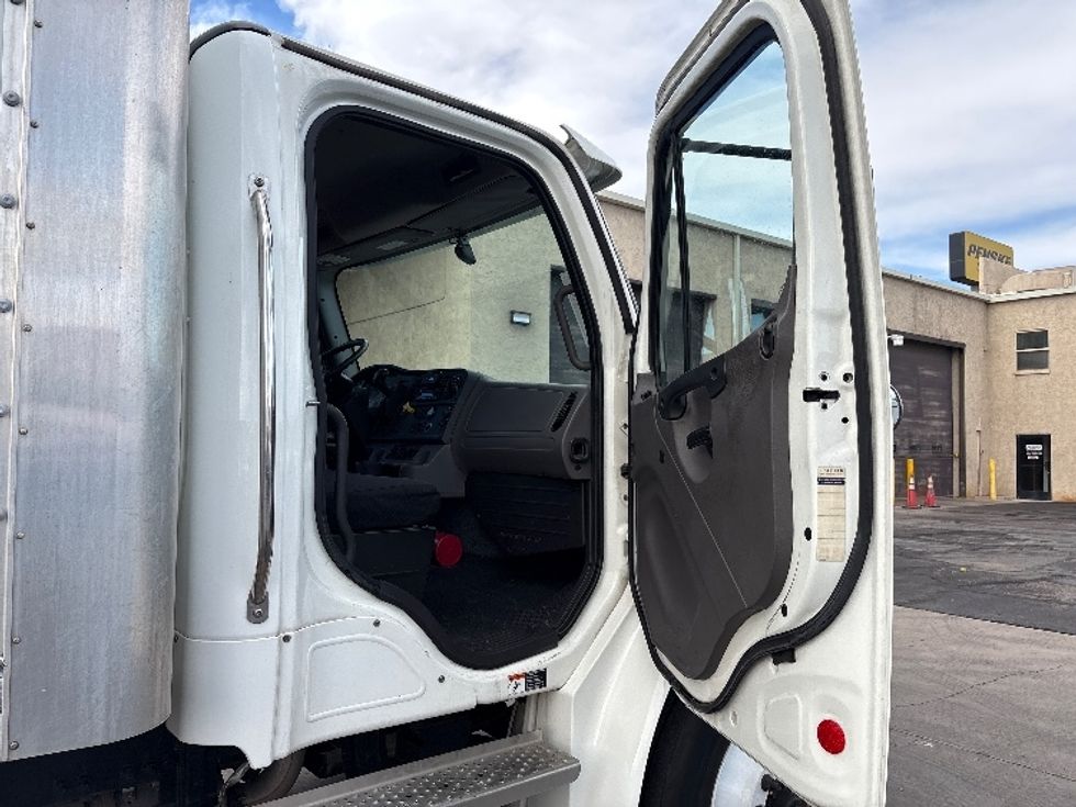 Medium Duty Box Truck-Light and Medium Duty Trucks-Freightliner-2023-M2-Phoenix-AZ-167,372\n\t\tmiles-$ 70,250 - Image 19