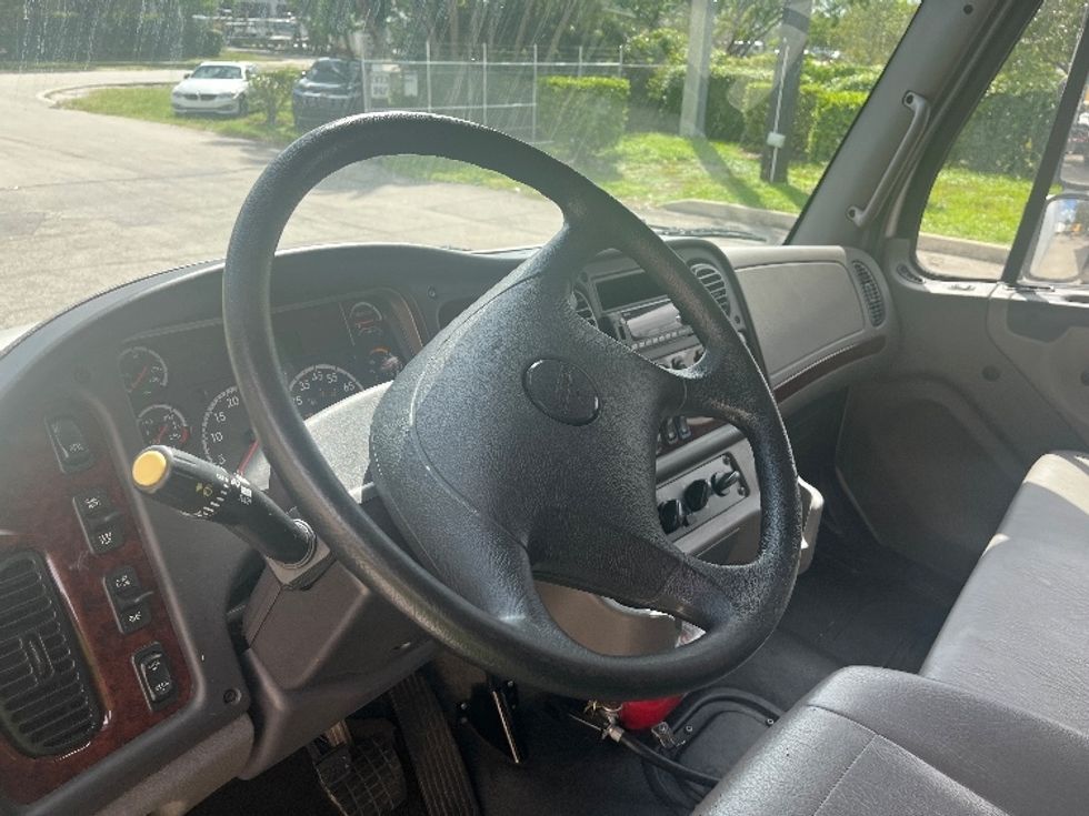 Medium Duty Box Truck-Light and Medium Duty Trucks-Freightliner-2023-M2-Pompano Beach-FL-206,288\n\t\tmiles-$ 70,750 - Image 17