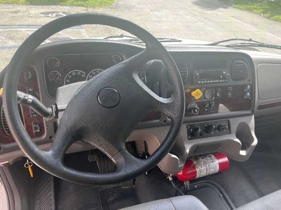 Medium Duty Box Truck-Light and Medium Duty Trucks-Freightliner-2023-M2-Pompano Beach-FL-206,288\n\t\tmiles-$ 70,750 - Image 18