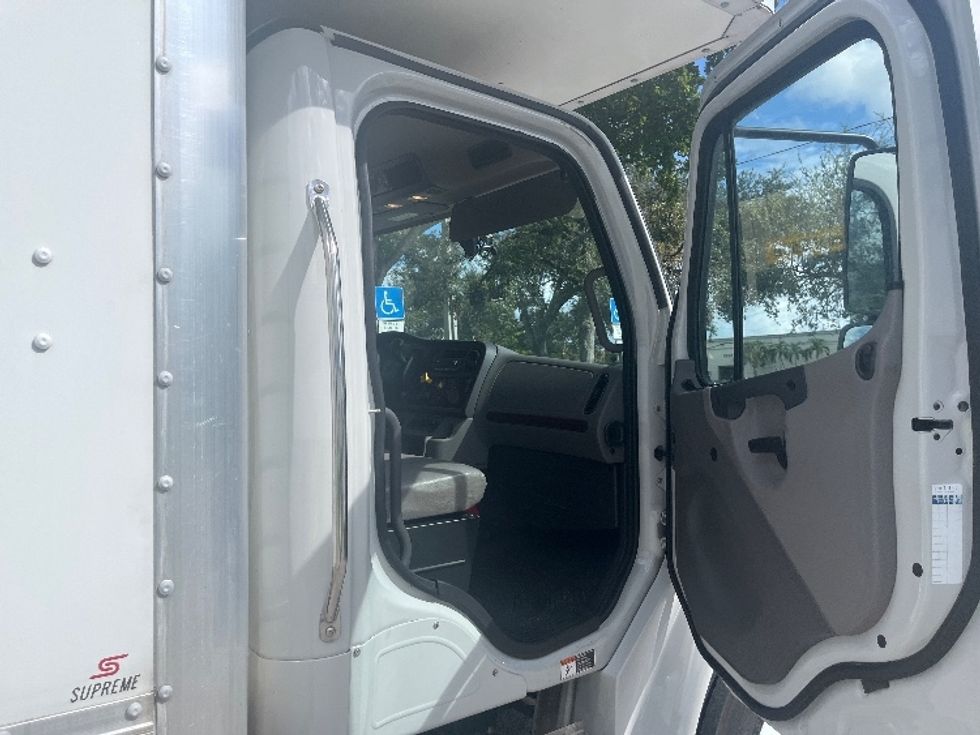 Medium Duty Box Truck-Light and Medium Duty Trucks-Freightliner-2023-M2-Pompano Beach-FL-206,288\n\t\tmiles-$ 70,750 - Image 20