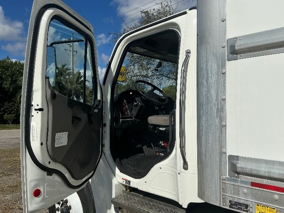 Medium Duty Box Truck-Light and Medium Duty Trucks-Freightliner-2023-M2-Pompano Beach-FL-209,079\n\t\tmiles-$ 60,750 - Image 16
