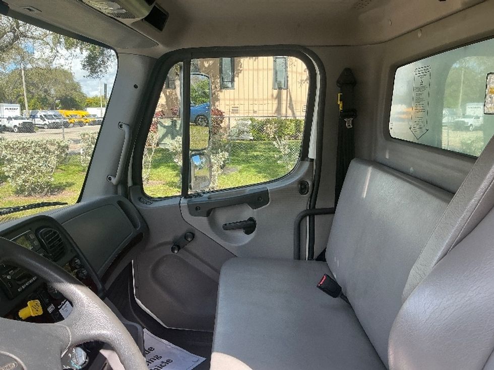 Medium Duty Box Truck-Light and Medium Duty Trucks-Freightliner-2023-M2-Pompano Beach-FL-209,079\n\t\tmiles-$ 60,750 - Image 19