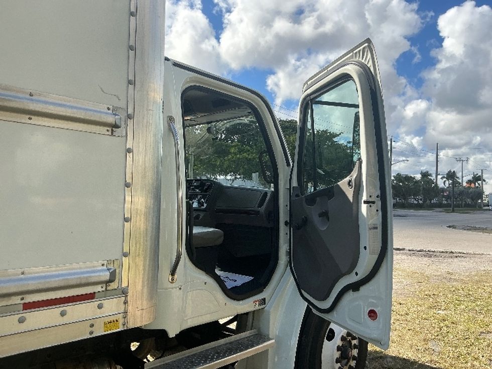 Medium Duty Box Truck-Light and Medium Duty Trucks-Freightliner-2023-M2-Pompano Beach-FL-209,079\n\t\tmiles-$ 60,750 - Image 20