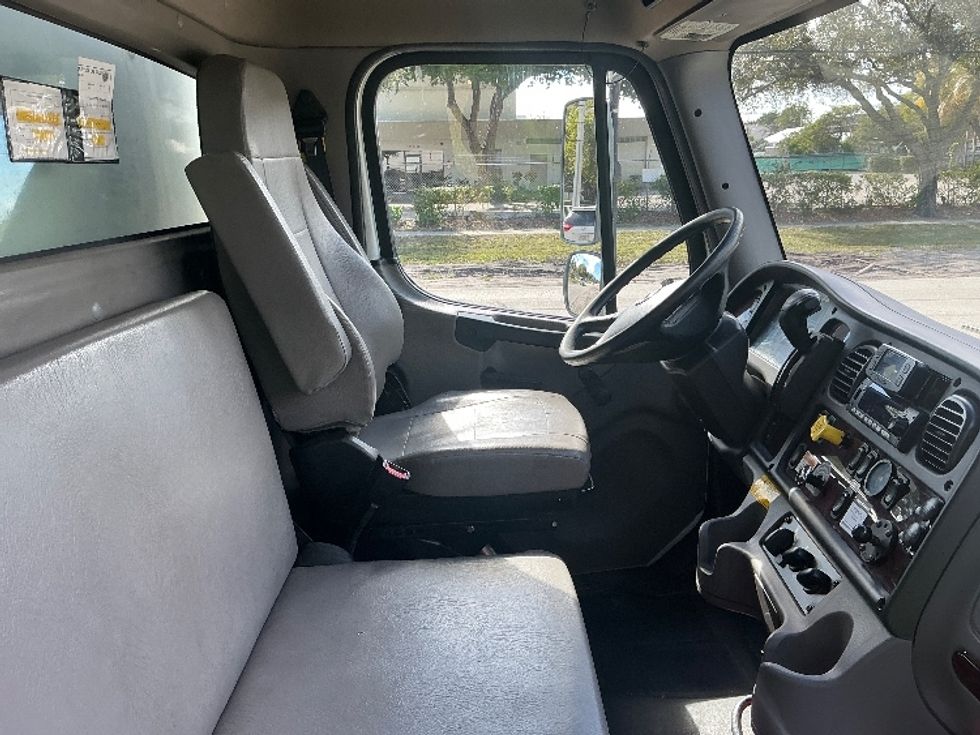 Medium Duty Box Truck-Light and Medium Duty Trucks-Freightliner-2023-M2-Pompano Beach-FL-209,079\n\t\tmiles-$ 60,750 - Image 22