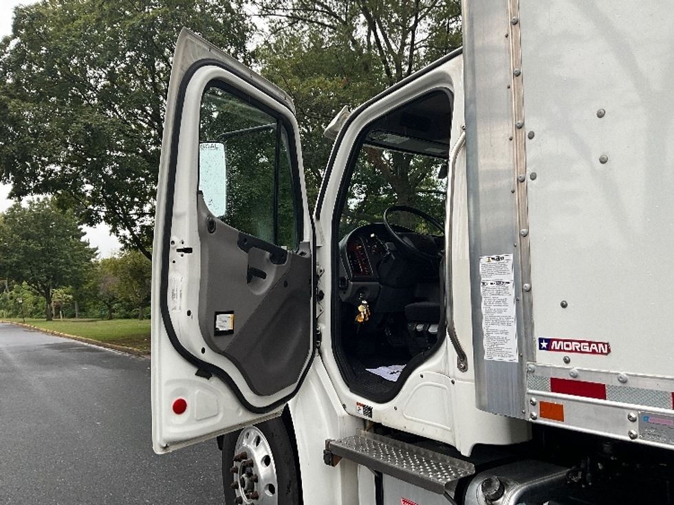 Medium Duty Box Truck-Light and Medium Duty Trucks-Freightliner-2023-M2-Reading-PA-269,934\n\t\tmiles-$ 38,250 - Image 16