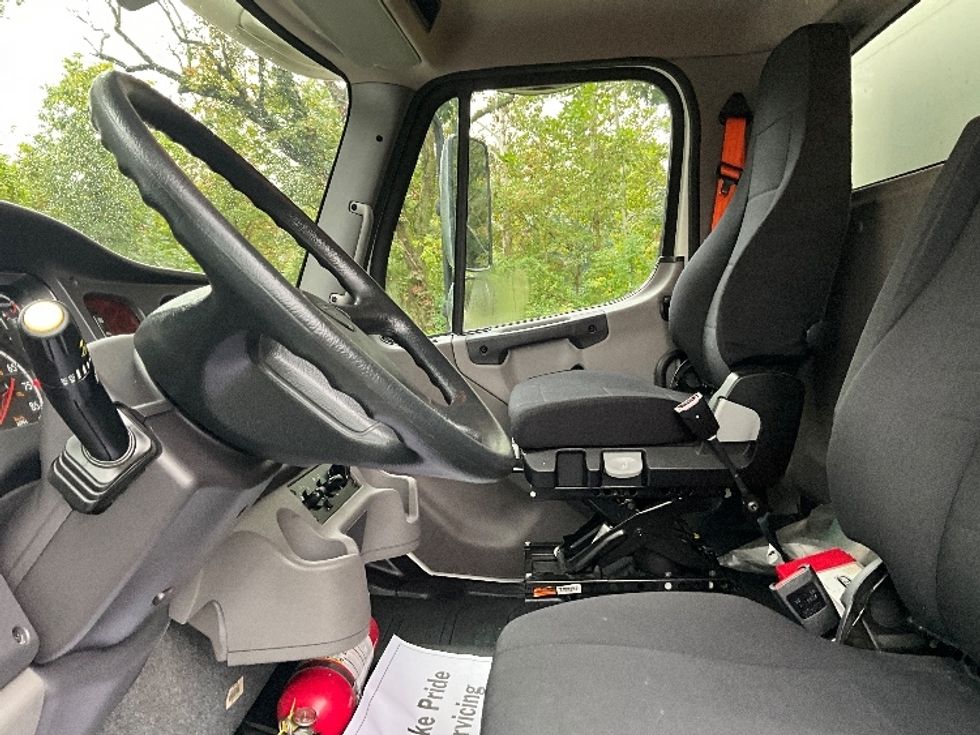 Medium Duty Box Truck-Light and Medium Duty Trucks-Freightliner-2023-M2-Reading-PA-269,934\n\t\tmiles-$ 38,250 - Image 19