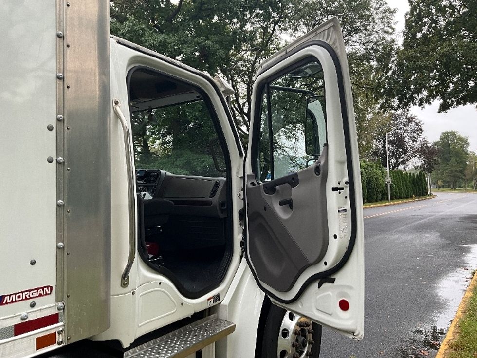 Medium Duty Box Truck-Light and Medium Duty Trucks-Freightliner-2023-M2-Reading-PA-269,934\n\t\tmiles-$ 38,250 - Image 20