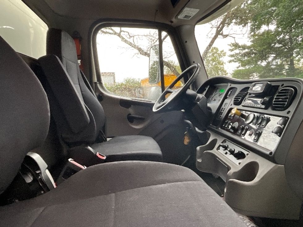 Medium Duty Box Truck-Light and Medium Duty Trucks-Freightliner-2023-M2-Reading-PA-269,934\n\t\tmiles-$ 38,250 - Image 22