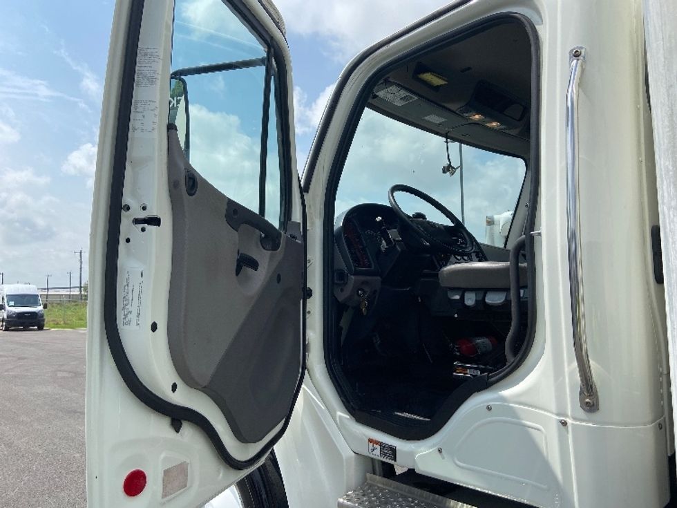 Medium Duty Box Truck-Light and Medium Duty Trucks-Freightliner-2023-M2-San Antonio-TX-278,785\n\t\tmiles-$ 48,500 - Image 16