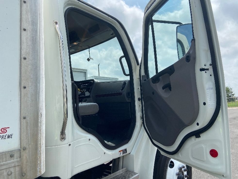 Medium Duty Box Truck-Light and Medium Duty Trucks-Freightliner-2023-M2-San Antonio-TX-278,785\n\t\tmiles-$ 48,500 - Image 20