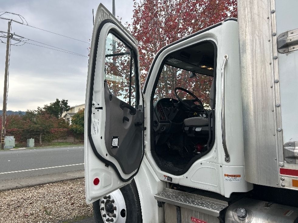 Medium Duty Box Truck-Light and Medium Duty Trucks-Freightliner-2023-M2-Santa Rosa-CA-220,766\n\t\tmiles-$ 60,000 - Image 16