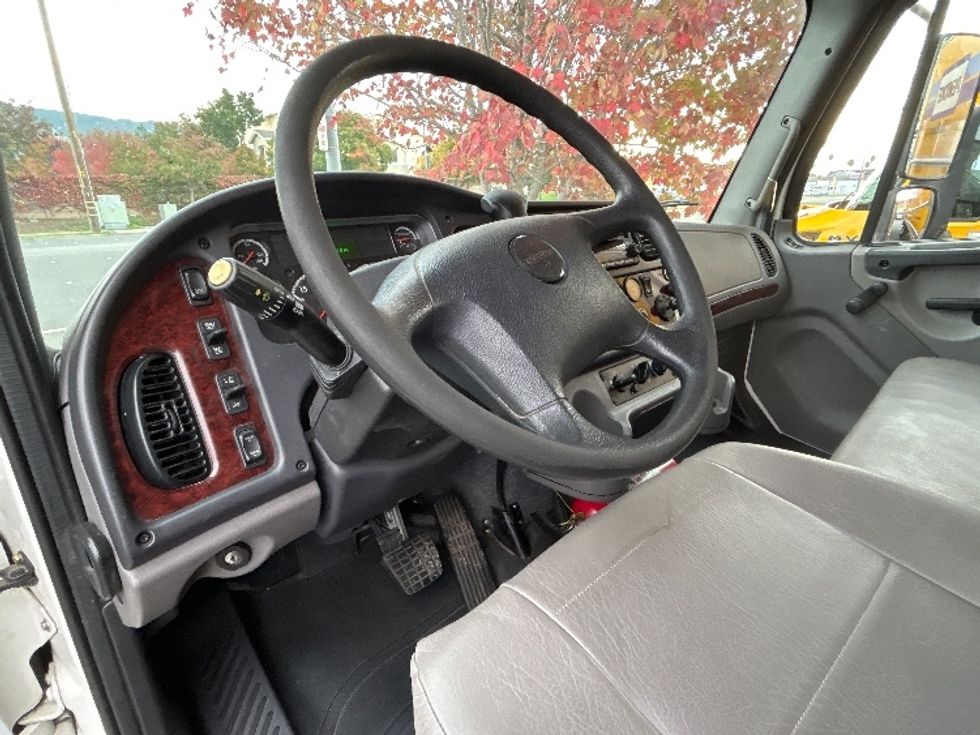 Medium Duty Box Truck-Light and Medium Duty Trucks-Freightliner-2023-M2-Santa Rosa-CA-220,766\n\t\tmiles-$ 60,000 - Image 17