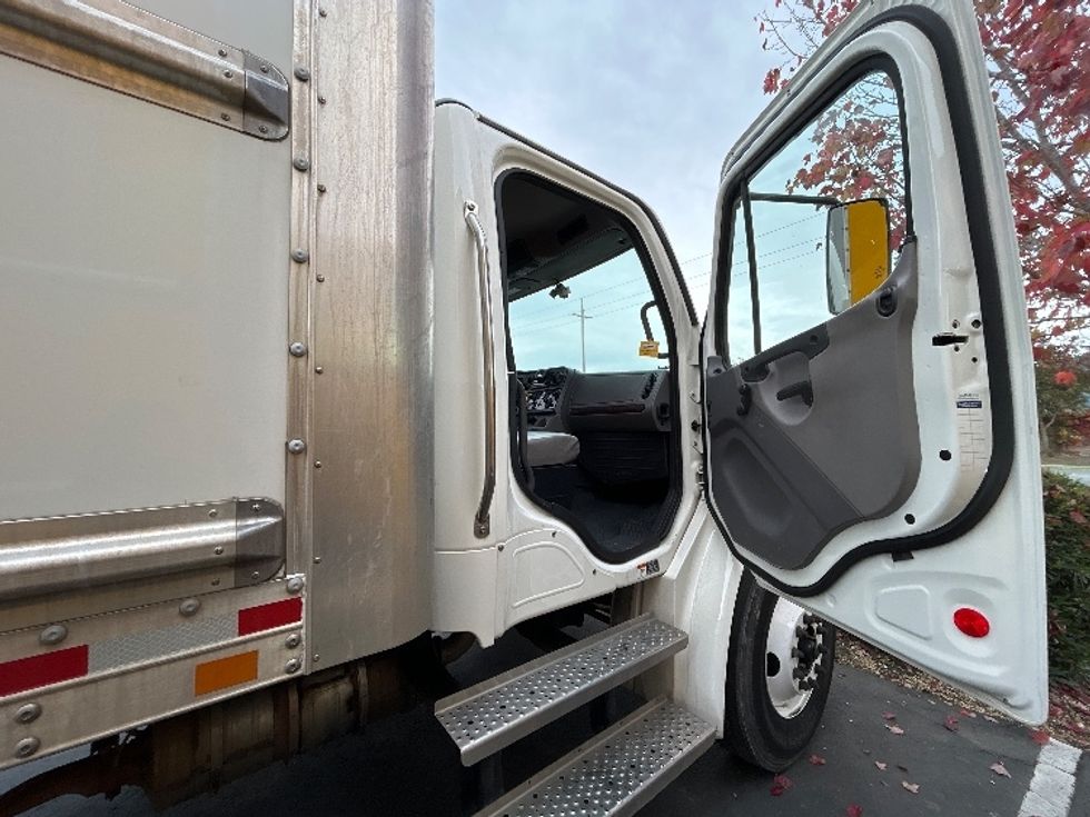 Medium Duty Box Truck-Light and Medium Duty Trucks-Freightliner-2023-M2-Santa Rosa-CA-220,766\n\t\tmiles-$ 60,000 - Image 20