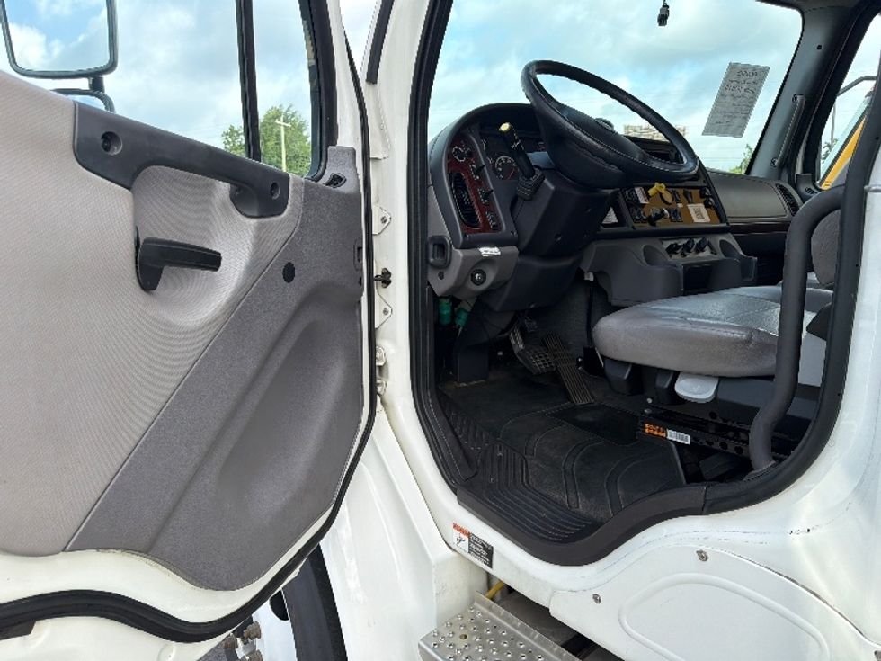 Medium Duty Box Truck-Light and Medium Duty Trucks-Freightliner-2023-M2-Shreveport-LA-273,410\n\t\tmiles-$ 55,000 - Image 16