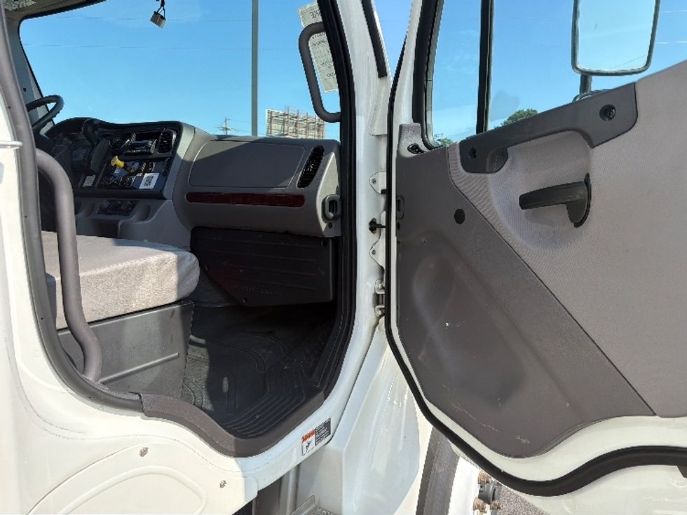 Medium Duty Box Truck-Light and Medium Duty Trucks-Freightliner-2023-M2-Shreveport-LA-273,410\n\t\tmiles-$ 55,000 - Image 20