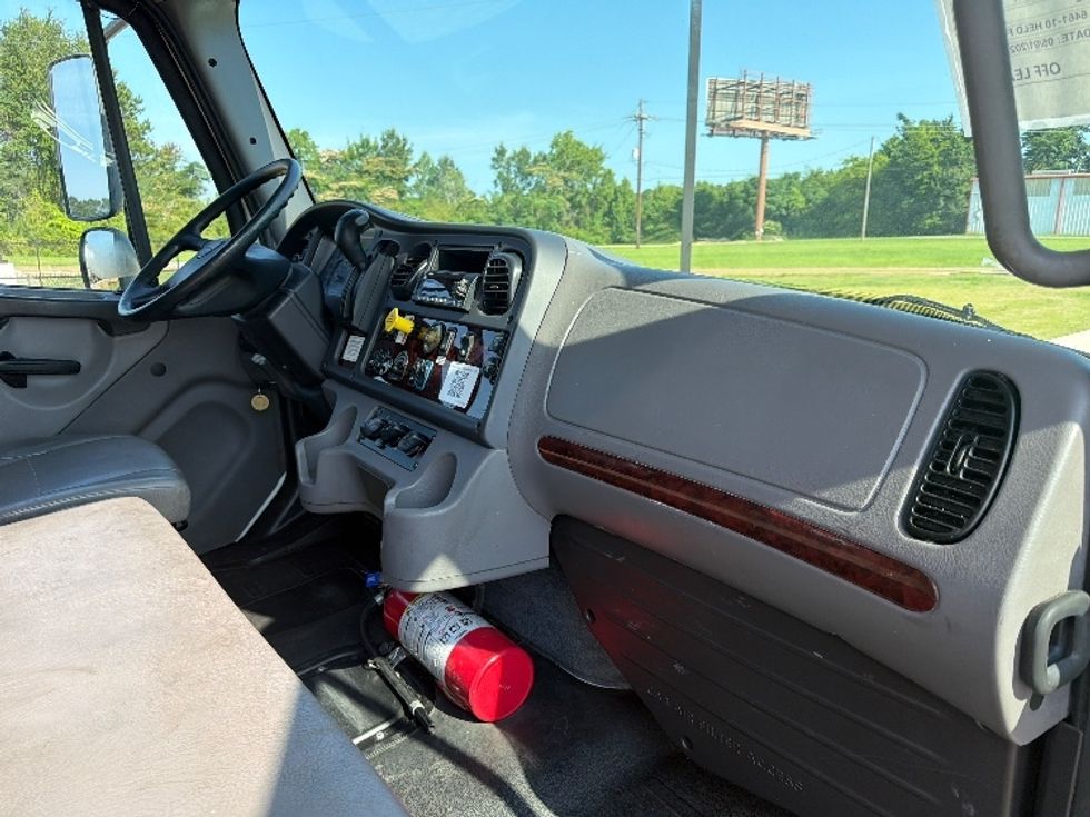 Medium Duty Box Truck-Light and Medium Duty Trucks-Freightliner-2023-M2-Shreveport-LA-273,410\n\t\tmiles-$ 55,000 - Image 21