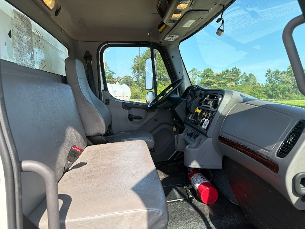 Medium Duty Box Truck-Light and Medium Duty Trucks-Freightliner-2023-M2-Shreveport-LA-273,410\n\t\tmiles-$ 55,000 - Image 22