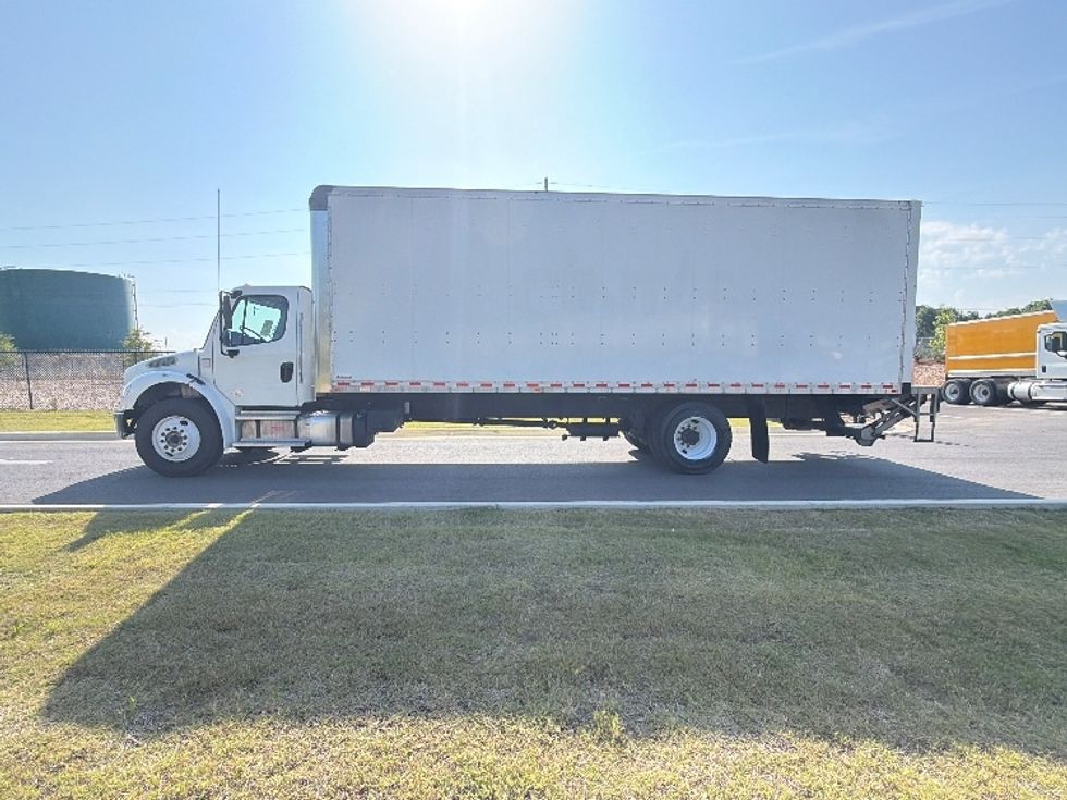 Medium Duty Box Truck-Light and Medium Duty Trucks-Freightliner-2023-M2-Shreveport-LA-273,410\n\t\tmiles-$ 55,000 - Image 4