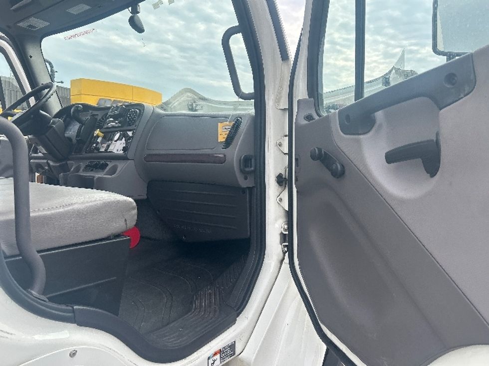Medium Duty Box Truck-Light and Medium Duty Trucks-Freightliner-2023-M2-Swedesboro-NJ-354,409\n\t\tmiles-$ 30,500 - Image 18