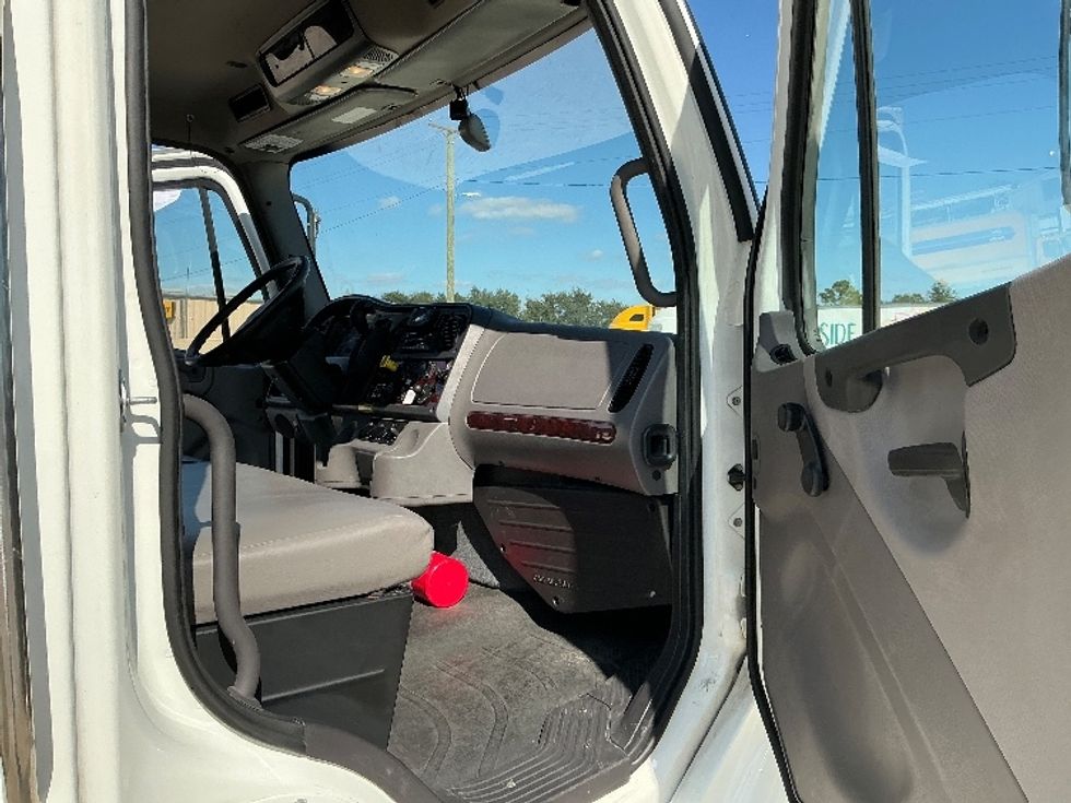 Medium Duty Box Truck-Light and Medium Duty Trucks-Freightliner-2023-M2-Tampa-FL-248,998\n\t\tmiles-$ 54,500 - Image 20