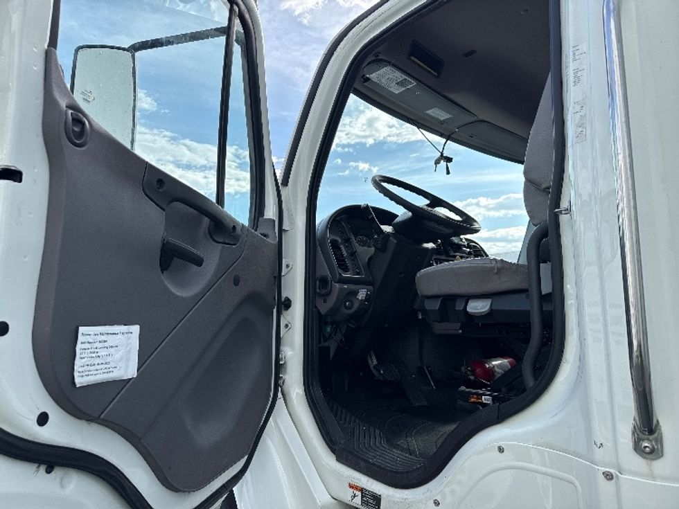 Medium Duty Box Truck-Light and Medium Duty Trucks-Freightliner-2023-M2-West Valley City-UT-225,577\n\t\tmiles-$ 58,750 - Image 16